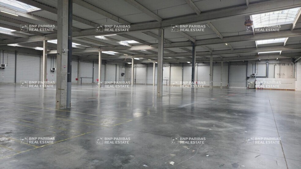 Office in Bussy-Saint-Georges for lease - Interior Photo - Image 3 of 7