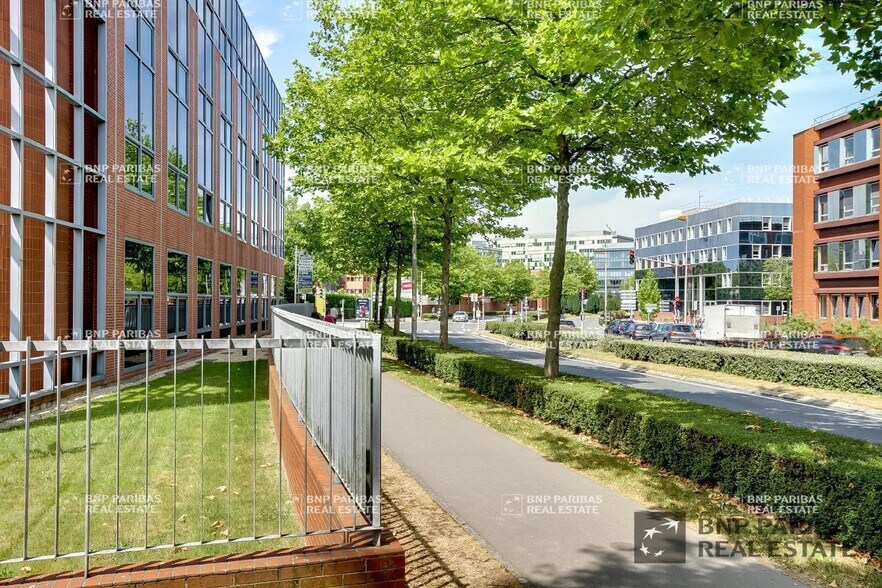 38 Boulevard Paul Cézanne, Guyancourt à louer - Photo du bâtiment - Image 3 de 7