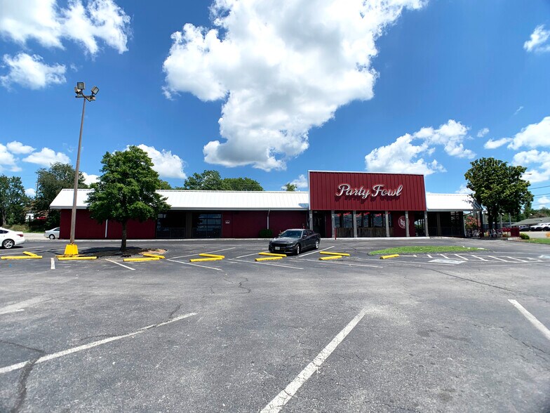 115-123 SE Broad St, Murfreesboro, TN à louer - Photo du bâtiment - Image 3 de 6