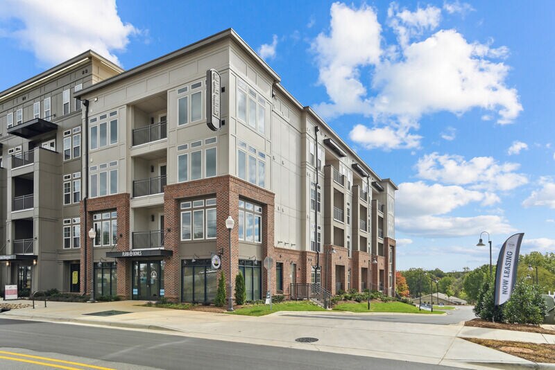 222 S Main St, Mooresville, NC à vendre - Photo du bâtiment - Image 2 de 58