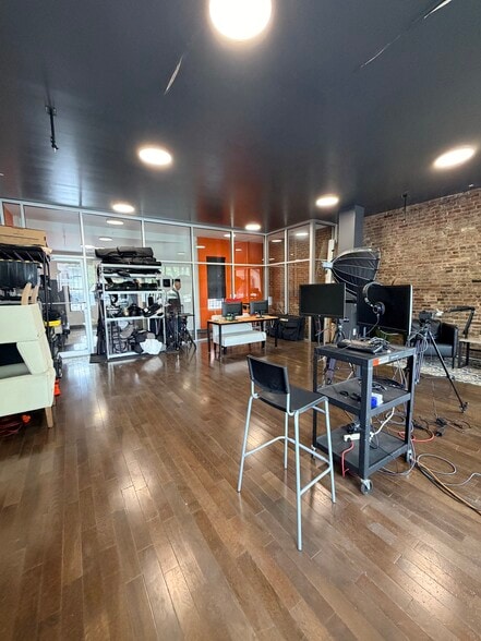 30-69 Steinway St, Astoria, NY for lease - Interior Photo - Image 3 of 6