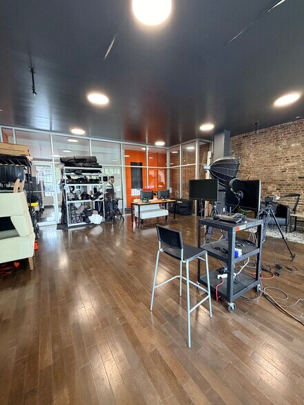 30-69 Steinway St, Astoria, NY à louer - Photo intérieure - Image 3 de 6