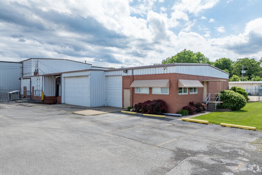 2015 E Olive St, Decatur, IL à louer - Photo du bâtiment - Image 3 de 17