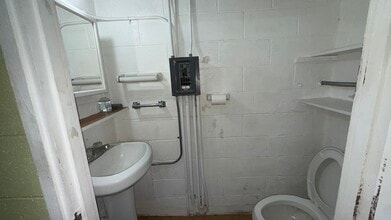 99-205 Moanalua Rd, Aiea, HI for lease Interior Photo- Image 2 of 10