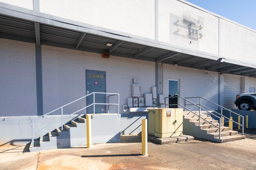 3338-3344 Democrat Rd, Memphis, TN à louer - Photo du bâtiment - Image 2 de 17