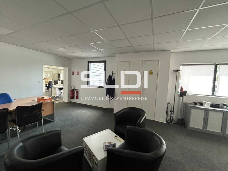 Flex in Neuville-sur-Saône for lease - Building Photo - Image 2 of 22