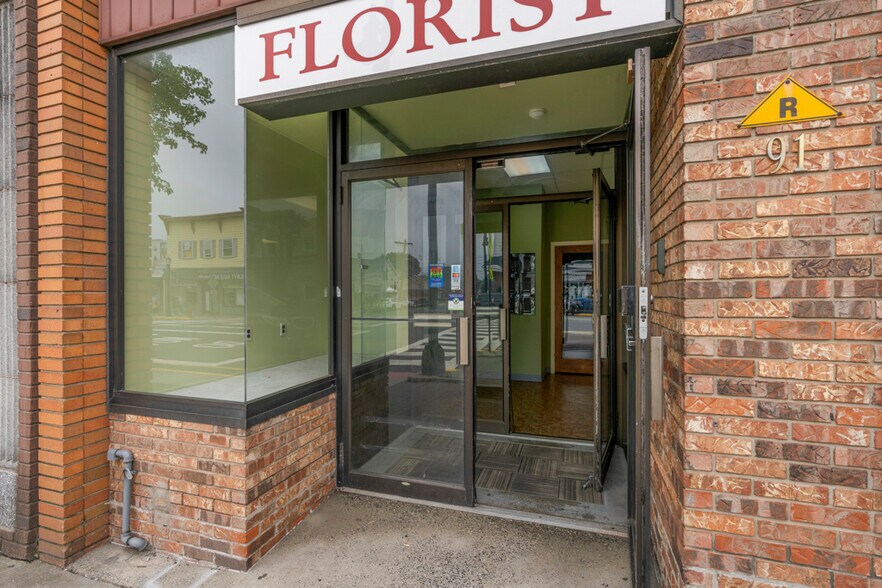 91 Main St, Woodbridge, NJ à louer - Photo du bâtiment - Image 3 de 8