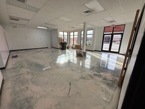 1720 Kingsway Dr, Cape Girardeau, MO for lease Interior Photo- Image 2 of 3