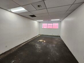1128 Poplar Pl S, Seattle, WA for lease Interior Photo- Image 1 of 2