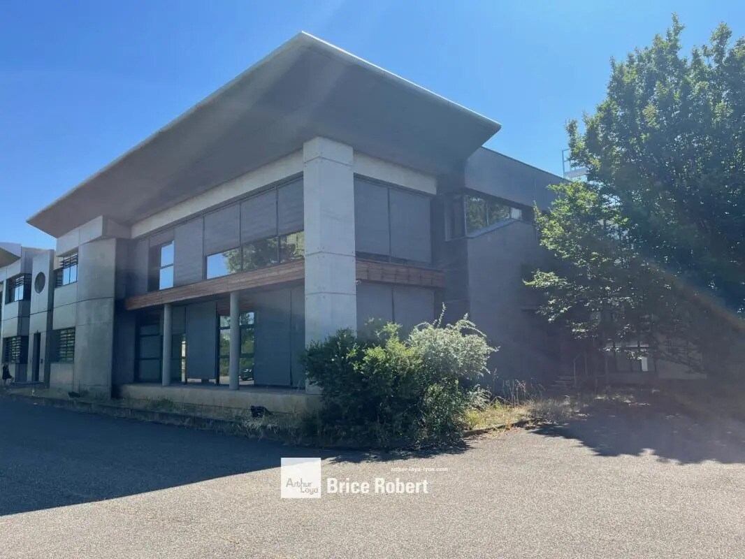 74 Rue Elisée Reclus, Décines-Charpieu for lease Building Photo- Image 1 of 7