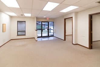 1803 Hicks Rd, Rolling Meadows, IL for lease Interior Photo- Image 2 of 6