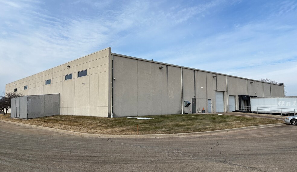 3001 Dairy Dr, Madison, WI à louer - Photo du bâtiment - Image 2 de 14