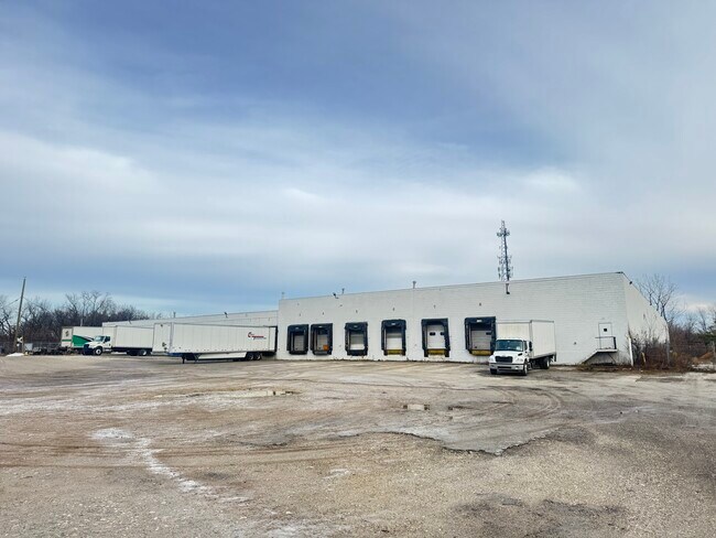 Plus de détails pour 880 W Waterloo Rd, Akron, OH - Industriel à louer
