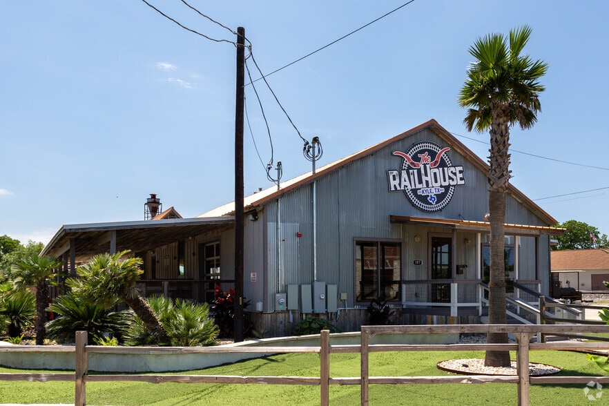 107 E Center St, Kyle, TX for sale - Primary Photo - Image 1 of 1