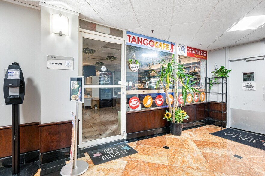 2455 E Sunrise Blvd, Fort Lauderdale, FL à vendre - Hall d’entrée - Image 2 de 18