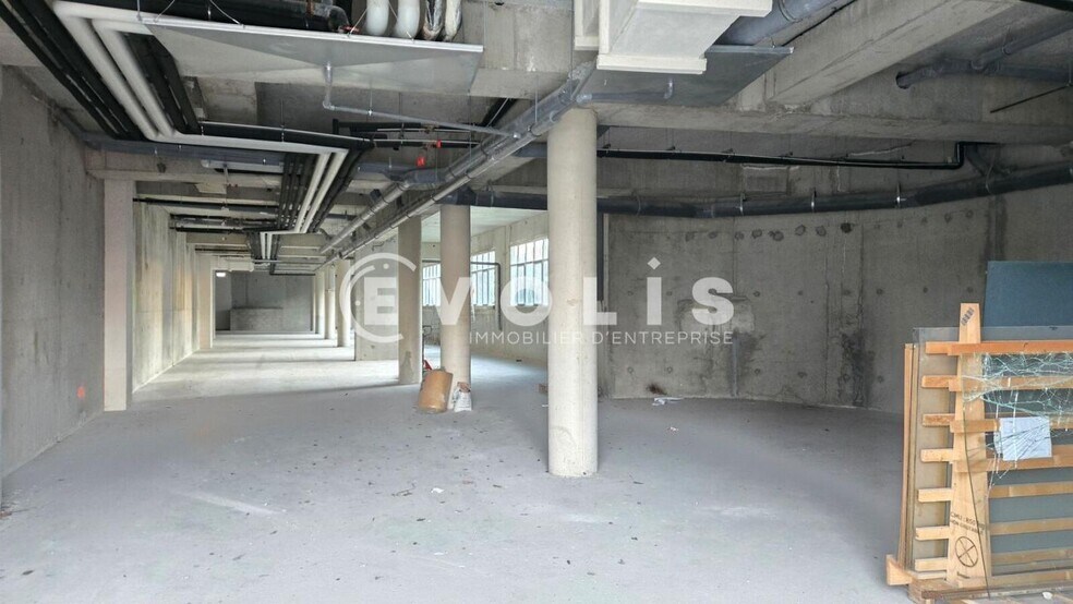 49 Bis Rue Maurice Gunsbourg, Ivry-sur-Seine for lease - Interior Photo - Image 2 of 9