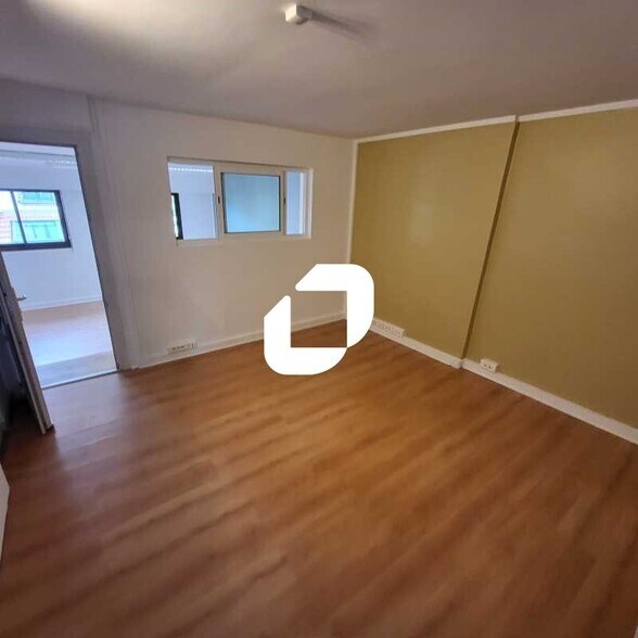 24 Rue Des Moulineaux, Suresnes à louer - Photo du bâtiment - Image 2 de 4