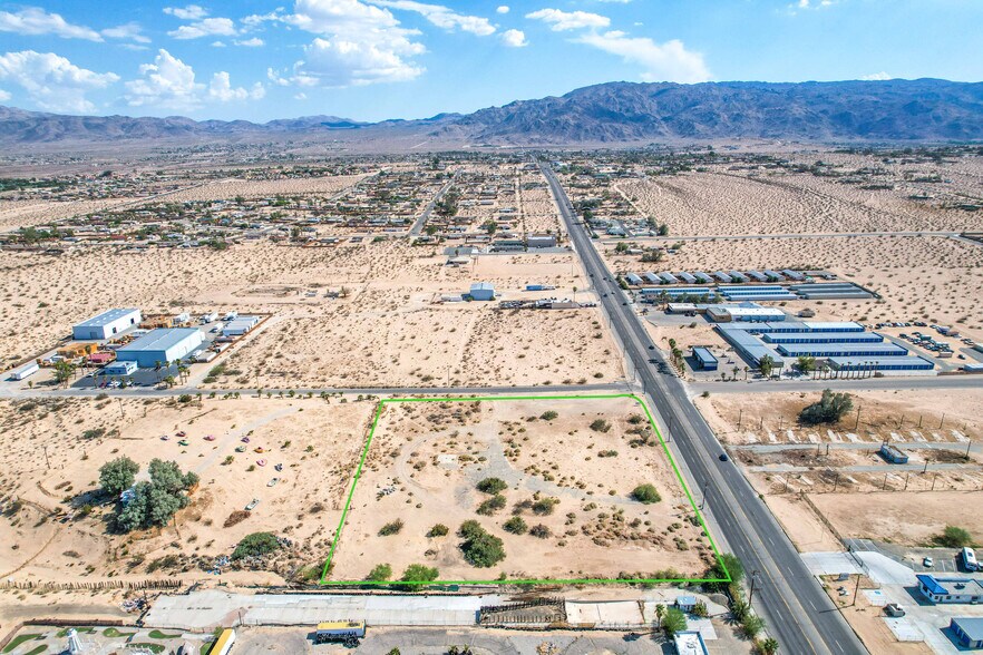 4973 Adobe Rd, Twentynine Palms, CA à vendre - Photo du bâtiment - Image 2 de 28