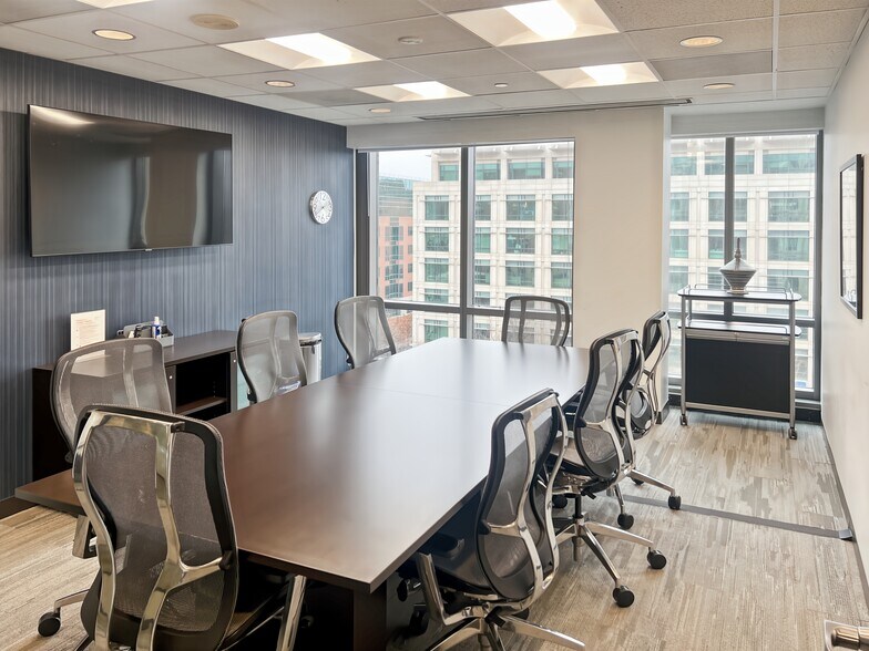 4250 N Fairfax Dr, Arlington, VA à louer - Photo intérieure - Image 3 de 15