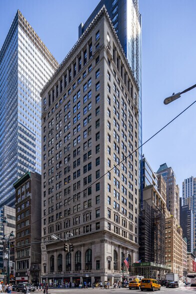 501 Fifth Ave, New York, NY à louer - Photo du bâtiment - Image 1 de 4