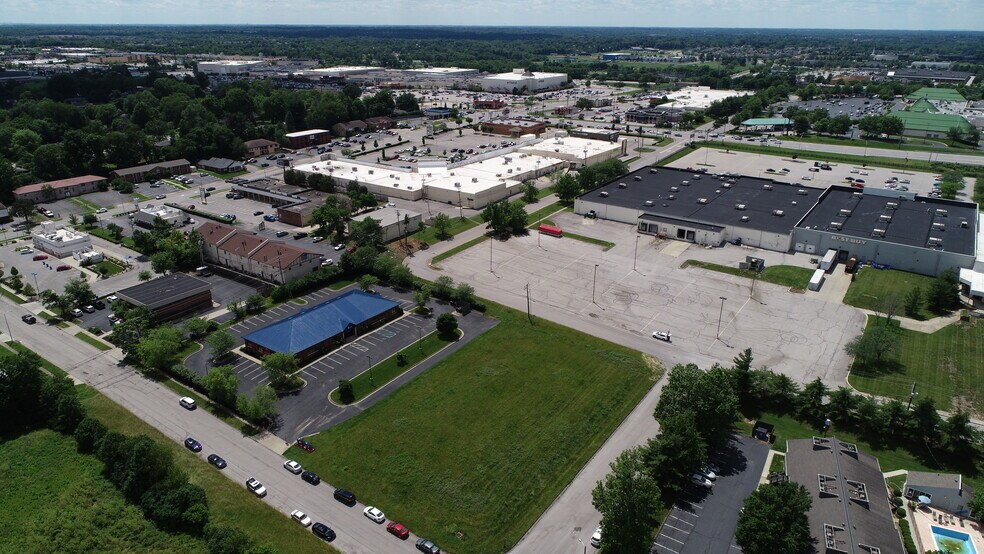 3241 Loch Ness Dr, Lexington, KY à vendre - Photo du bâtiment - Image 3 de 7