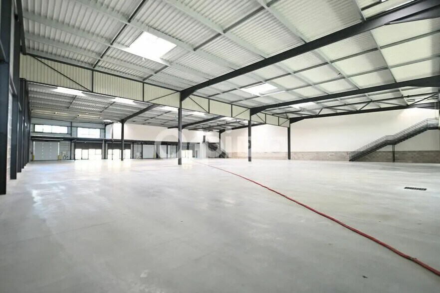 Bureau dans Saint-Laurent-de-Mure à louer - Photo intérieure - Image 2 de 14