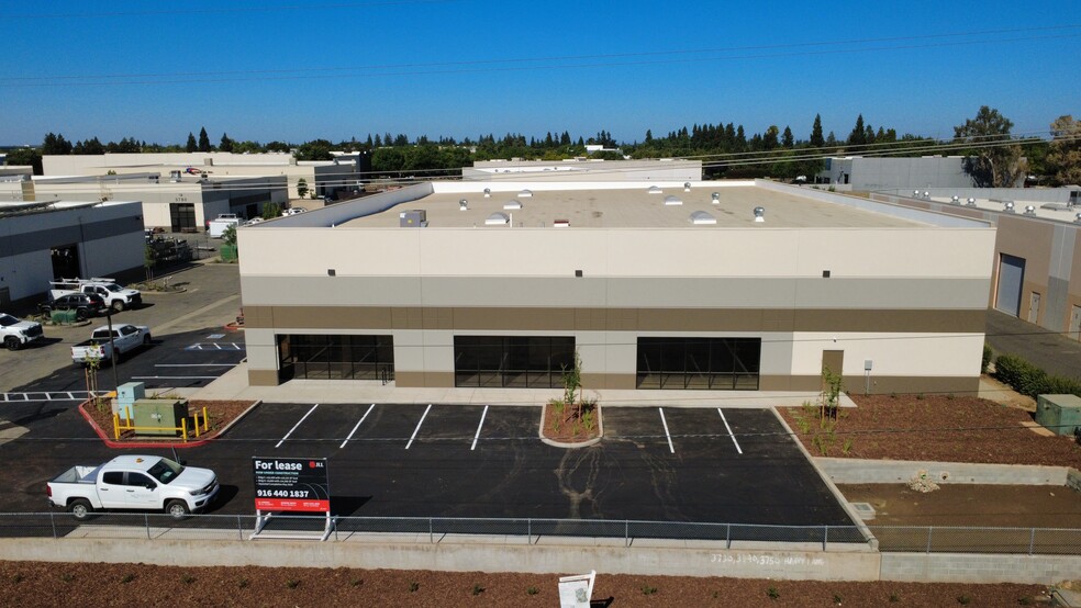 3730 Happy Ln, Sacramento, CA for lease - Building Photo - Image 2 of 10