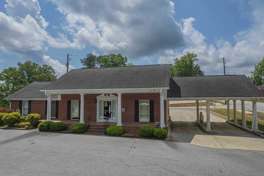 108 E Currahee St, Toccoa, GA for sale - Building Photo - Image 1 of 1