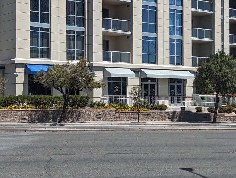 200 W Sahara Ave, Las Vegas, NV à louer - Photo du bâtiment - Image 3 de 5