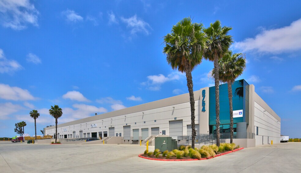 6774 Calle De Linea, San Diego, CA for lease - Building Photo - Image 1 of 5