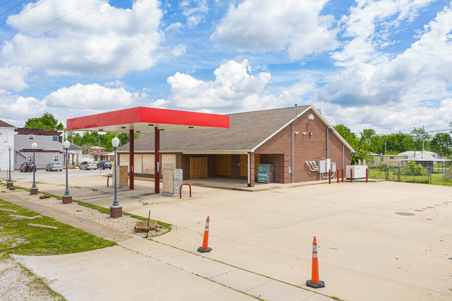 200 S Main St, Sorento, IL à vendre - Photo du bâtiment - Image 1 de 1