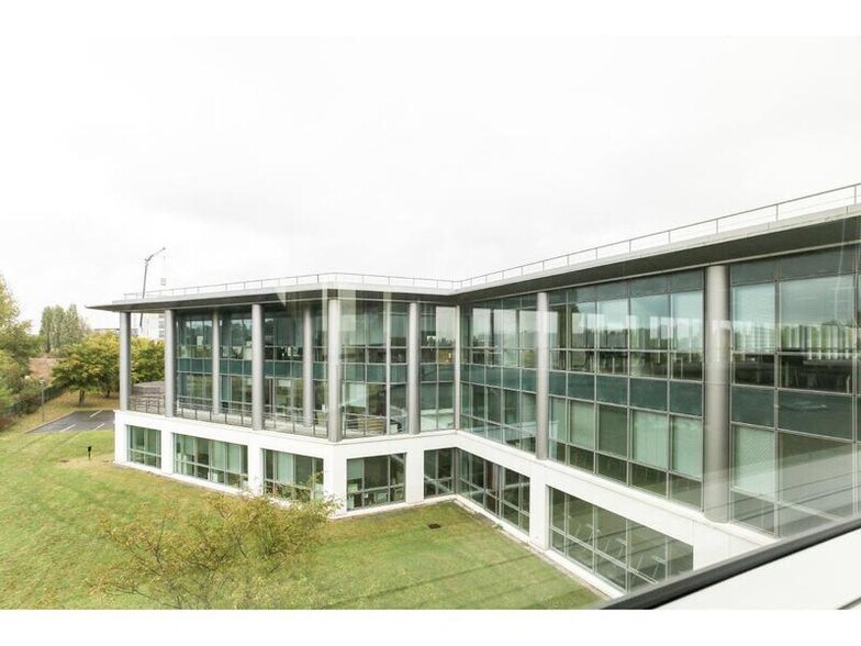 229 Rue De La Belle Etoile, Roissy-en-France à louer - Photo du bâtiment - Image 2 de 12