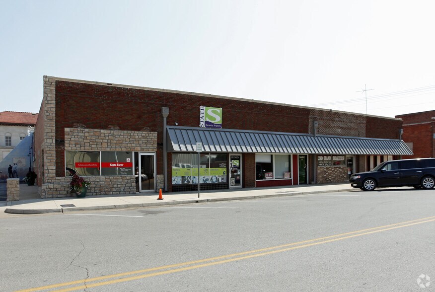 116-124 N 5th St, Chickasha, OK à vendre - Photo du bâtiment - Image 2 de 2