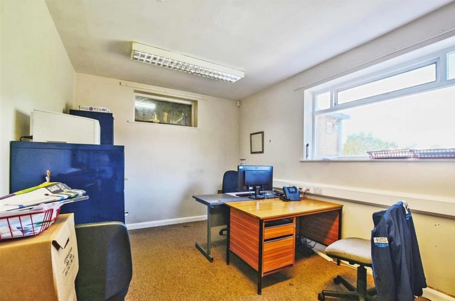 9 Alexandra Rd, Mablethorpe for sale - Interior Photo - Image 3 of 5