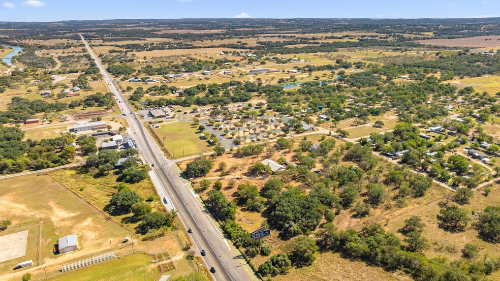 14691 US-290, Stonewall, TX à vendre - Photo du bâtiment - Image 2 de 9