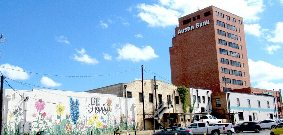 305 S Broadway Ave, Tyler, TX à louer - Photo du bâtiment - Image 3 de 5