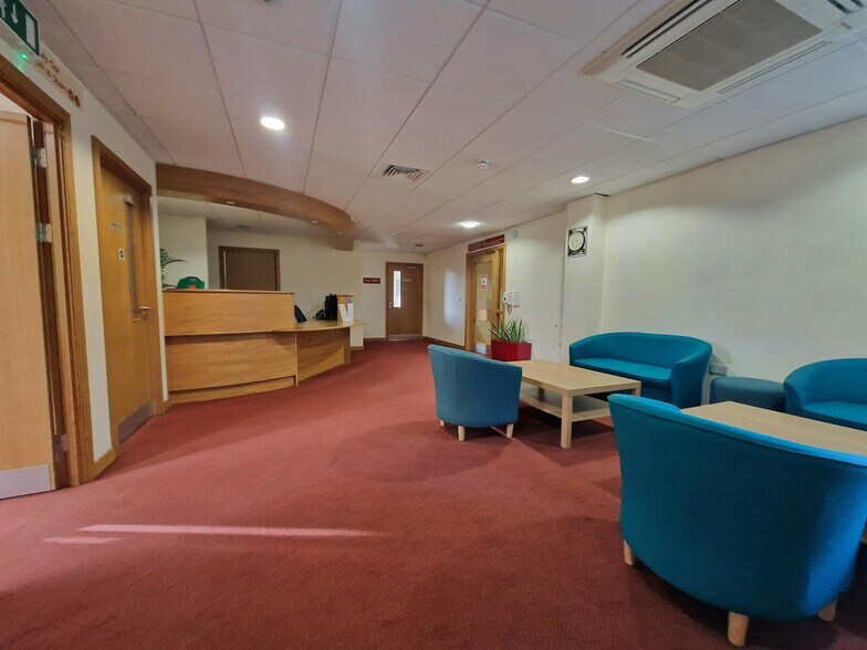 26-30 London Rd, Waterlooville à louer - Photo du bâtiment - Image 3 de 25