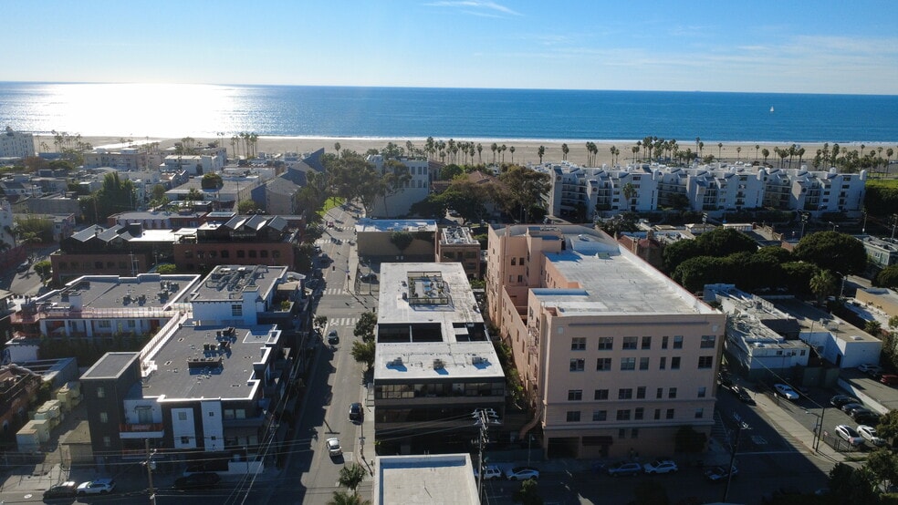3015 Main St, Santa Monica, CA à louer - Photo du bâtiment - Image 2 de 16