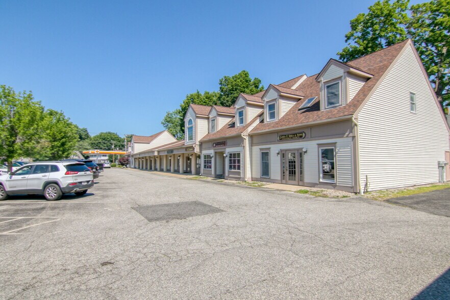 200 Center St, Ludlow, MA à vendre - Photo du bâtiment - Image 3 de 4