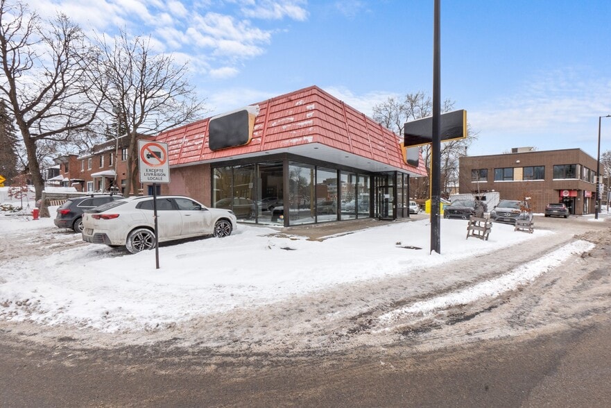 6150-6170 Ch de la Côte-Saint-Luc, Montréal, QC for lease - Building Photo - Image 2 of 4