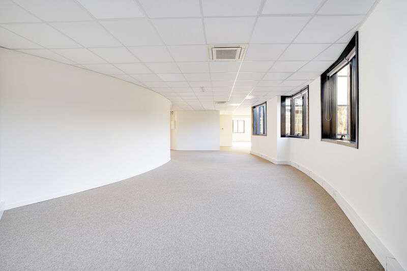 Office in Levallois Perret for lease - Interior Photo - Image 2 of 10