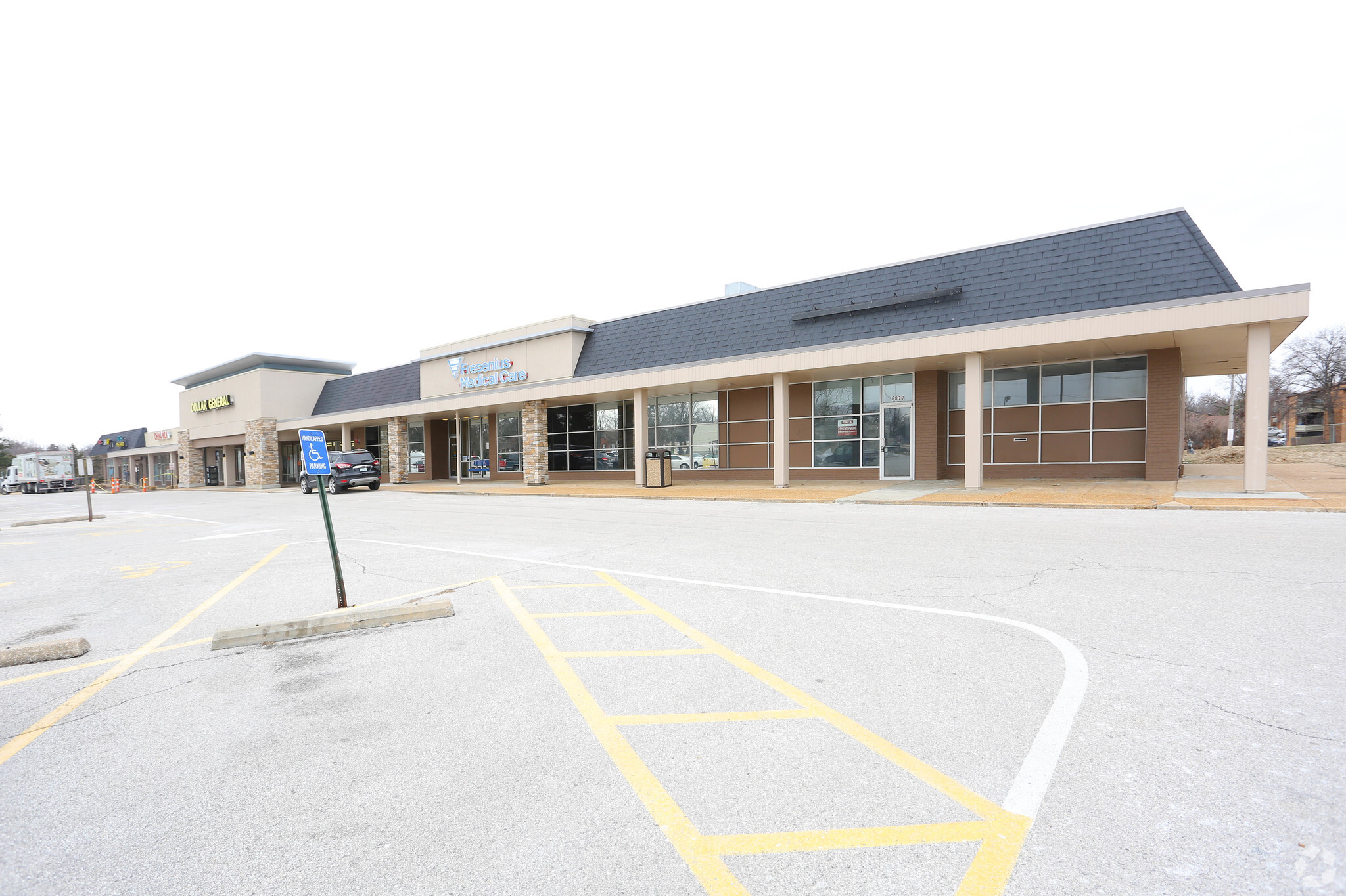 6801-6877 Parker Rd, Florissant, MO for lease Primary Photo- Image 1 of 18