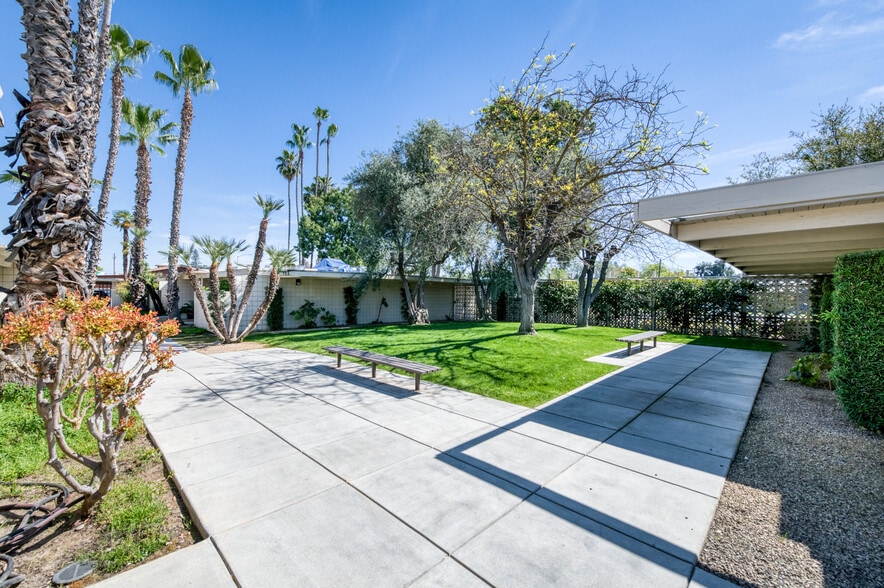 446 W Shaw Ave, Fresno, CA for sale - Building Photo - Image 3 of 9