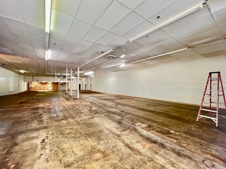 220 SW 25th St, Oklahoma City, OK for sale - Interior Photo - Image 3 of 31