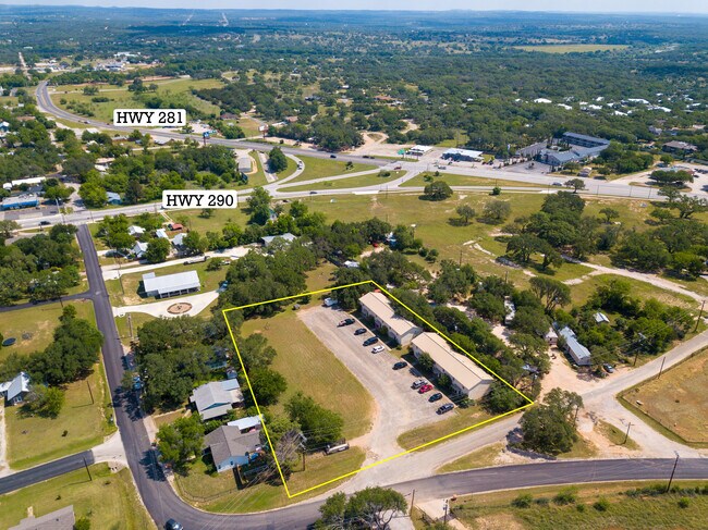 Plus de détails pour 114 Scofield Ave, Johnson City, TX - Multi-résidentiel à vendre