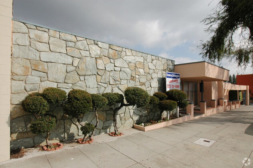 2817 E Foothill Blvd, Pasadena, CA à vendre - Photo du bâtiment - Image 3 de 4