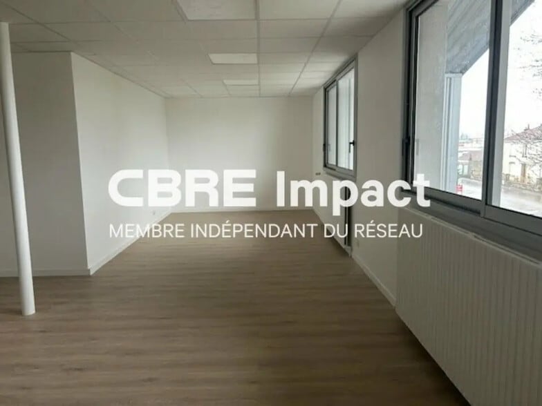 Office in Chenôve for lease - Interior Photo - Image 1 of 5