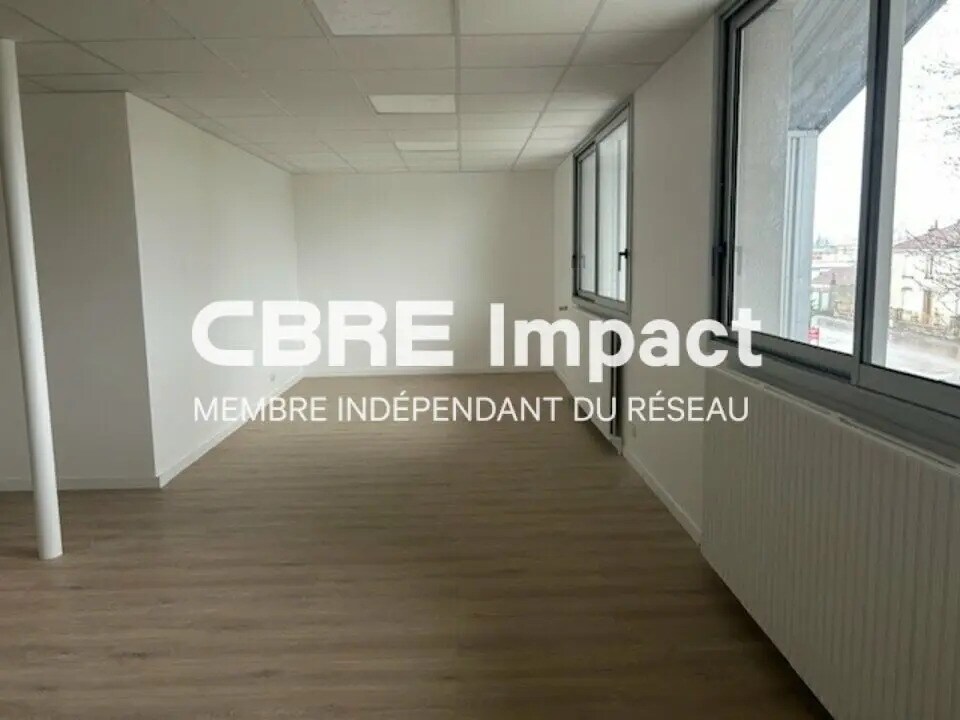 Office in Chenôve for lease Interior Photo- Image 1 of 6
