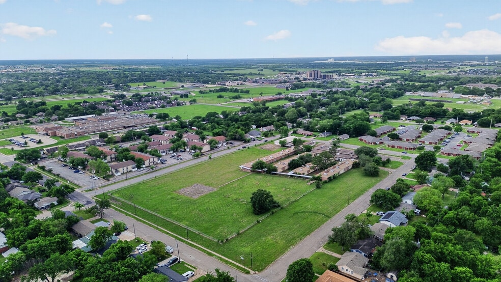 3005 Division & King St - Infill Land portfolio of 2 properties for sale on LoopNet.ca - Aerial - Image 2 of 22