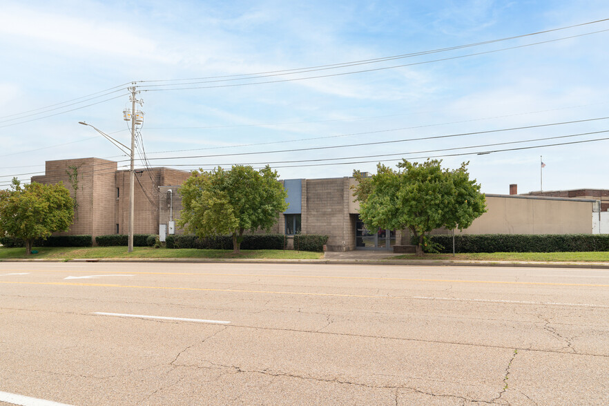 720 Hall of Fame Dr, Knoxville, TN à vendre - Photo du bâtiment - Image 1 de 1